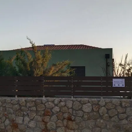 Villa Mentoros *