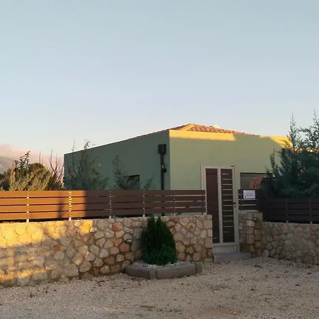 Mentoros Villa Karavados