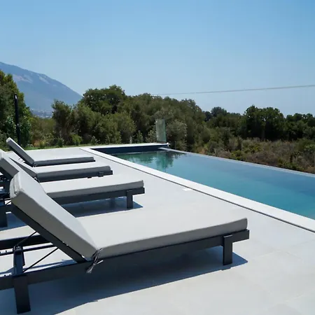 Vila Mentoros Karavádhos